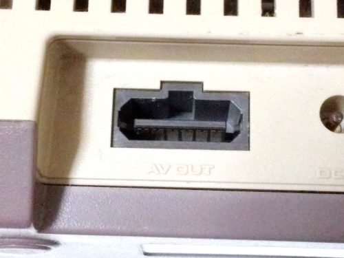 NEWファミコンと初期型AV対応ファミコン本体